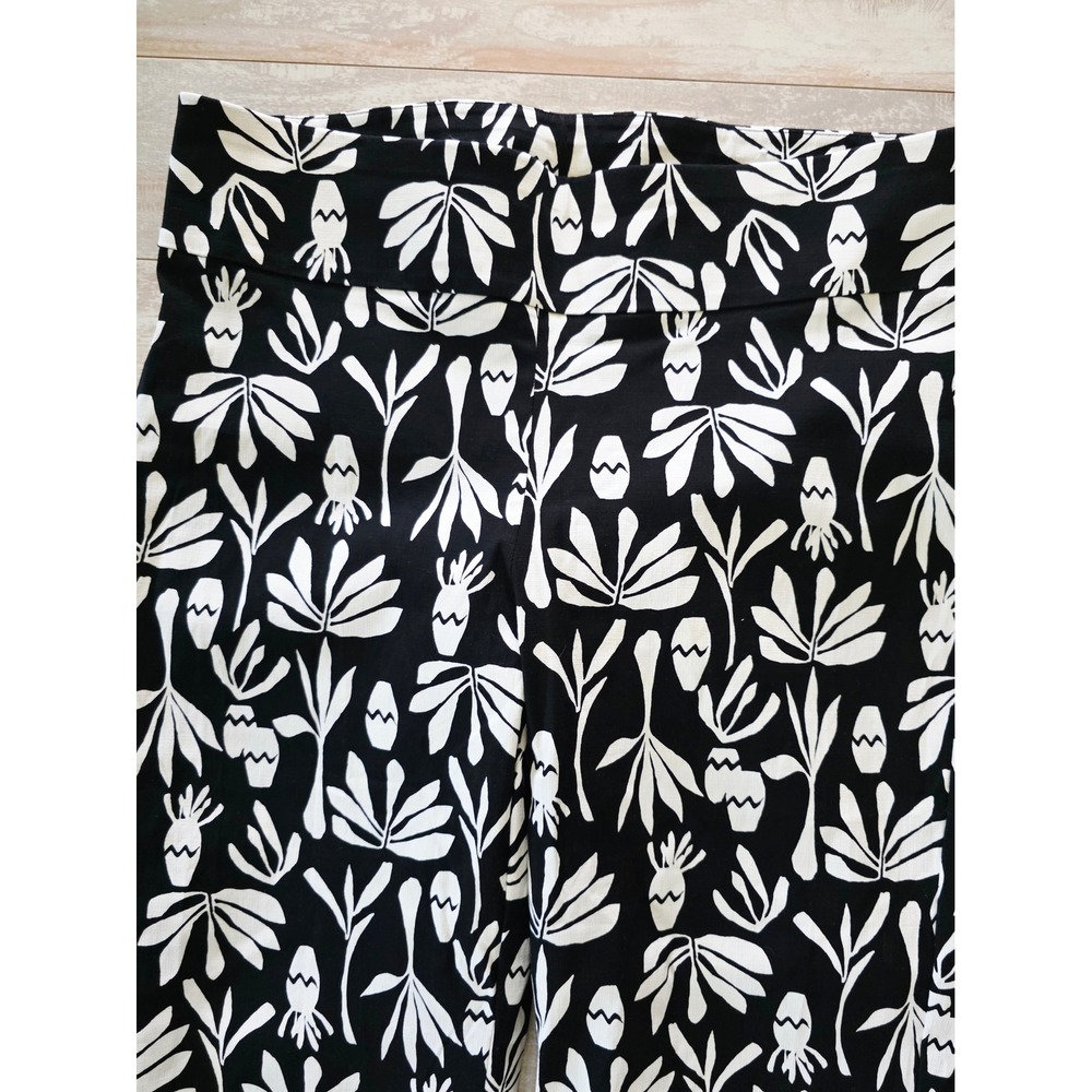 Chico's 3.5 Black/White Leaf Trapunto Cropped Wide Leg Pants 18 1X Pull On NEW - Picture 5 of 8